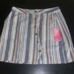 Such a cute summer muti-color skirt!